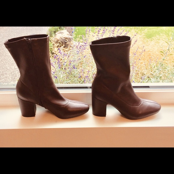 Aerosoles Super Soft Brown Mid Calf   Zippered Boot. - Picture 2 of 4